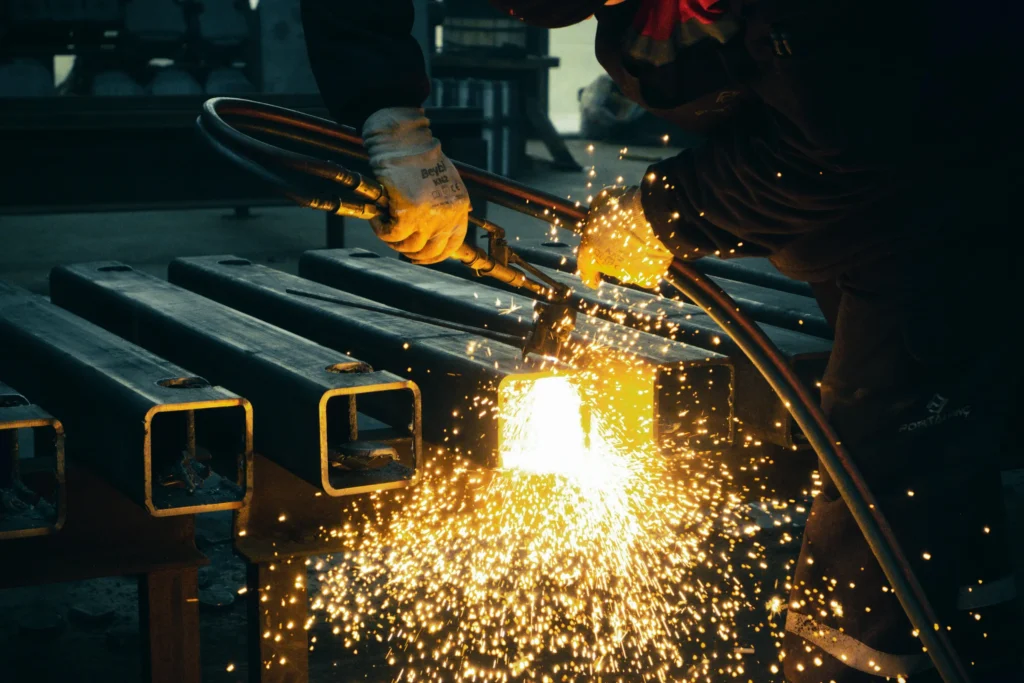 Proses metal stamping otomotif di Bekasi